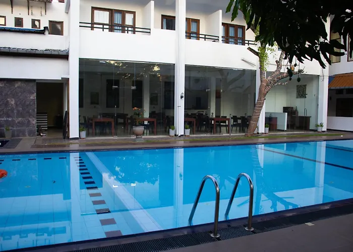 Woodnest Windmill Beach Hotel Negombo